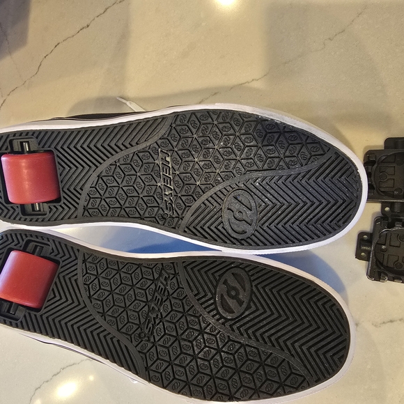 Heelys Black and White Skate Shoes - Picture 2 of 3